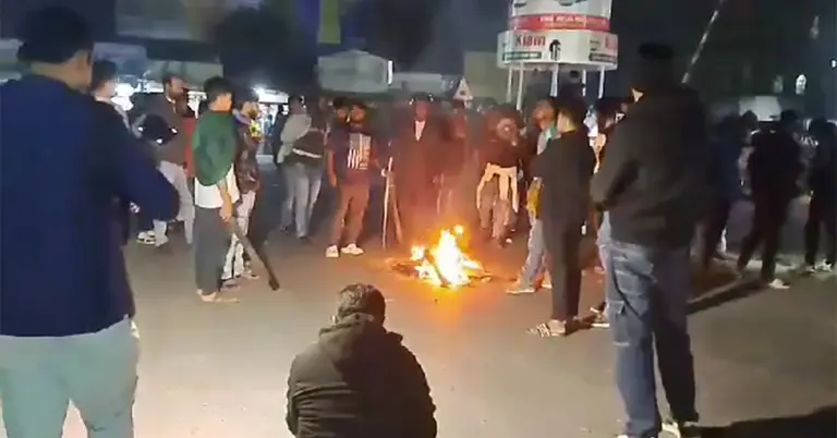 কুষ্টিয়ায় মহাসড়ক অবরোধ